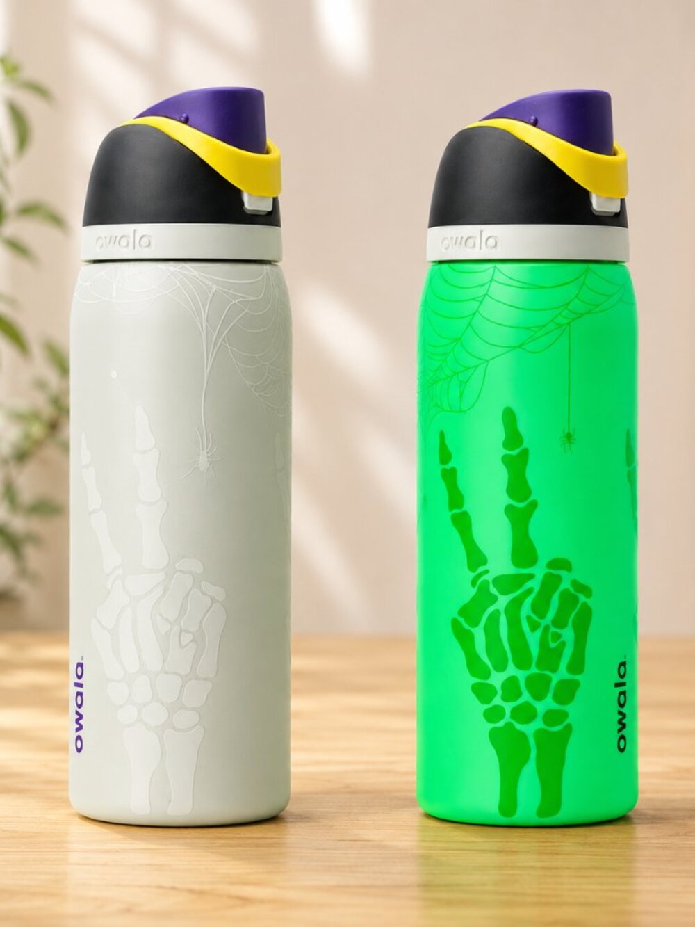 Owala FreeSip 32oz Halloween Skeleton Glow in the Dark Limited Edition